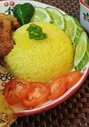 Hình của món Cơm gà xối mỡ giòn rụm.