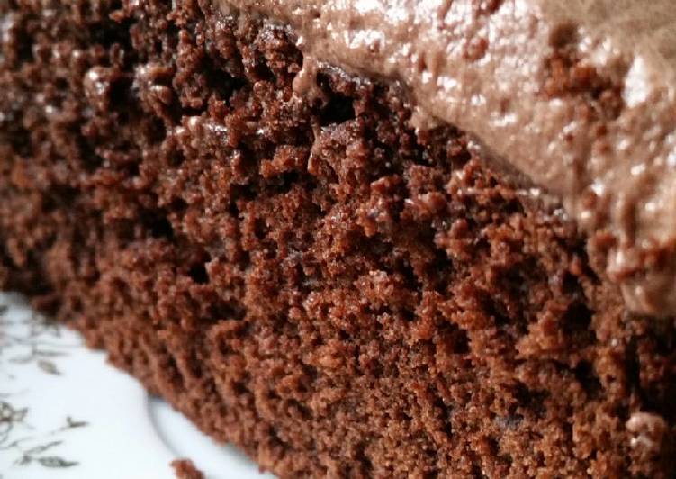 Luftiger Schoko-Kuchen mit Mousse au Chocolat