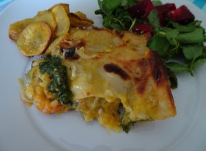 Foto de Lasanha de Bacalhau e Camarão com Alho Francês, Cenoura e Espinafres