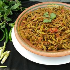 A picture of Kachnaar Qeema❤🍲.