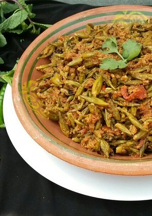 A picture of Kachnaar Qeema❤🍲.