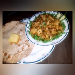 A picture of Aalu methi ka salan with chupri roti🥔🥦🌶.