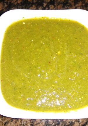 A picture of स्पाइसी ग्रीन चटनी.