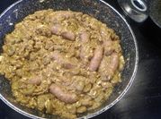 Una foto de habas con longaniza
