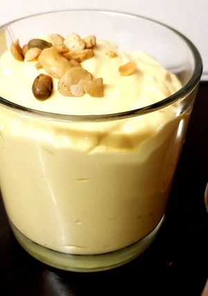A picture of My Mango flavoured Greek Yogurt. 😚.