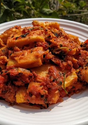 A picture of Besan tikka masala.