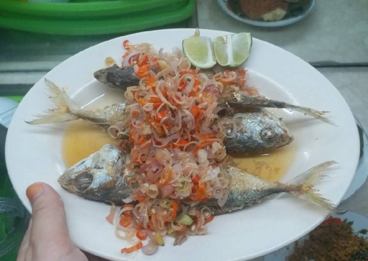 Bagaimana Membuat Ikan kembung sambel matah kecombrang Anti Gagal