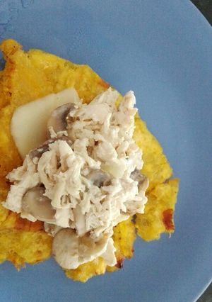 Una foto de Patacón con pollo