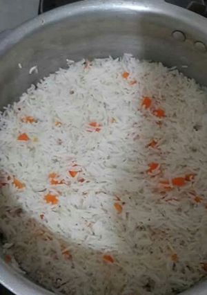 A picture of Rice  with carrots.