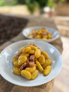 Una foto de Ñoquis a la Carbonara