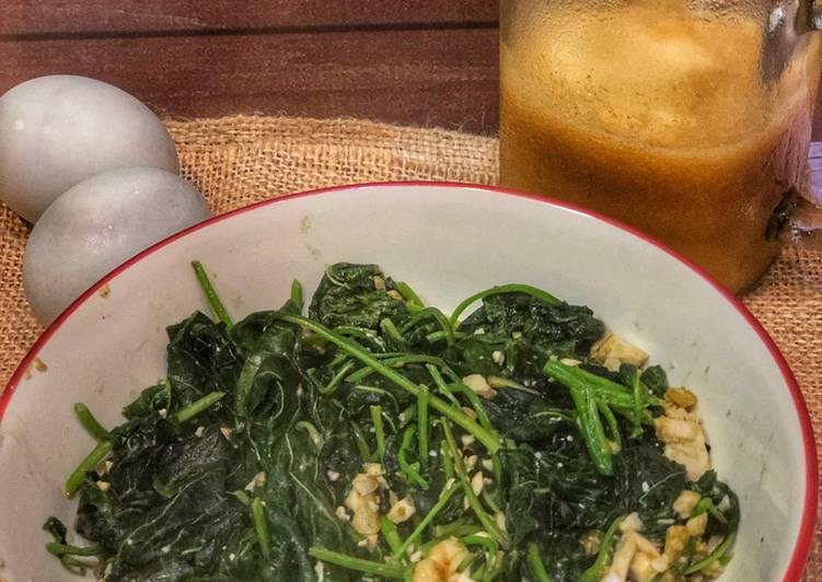 Bayam saus Telur Asin ala Tiger Kitchen