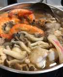海陸百菇火鍋
～蔬菜湯底