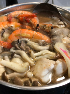 海陸百菇火鍋~蔬菜湯底 的食譜成品照片