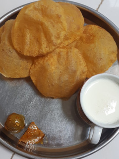 મસાલા પૂરી (Masala Poori Recipe In Gujarati) રેસીપી મુખ્ય ફોટો