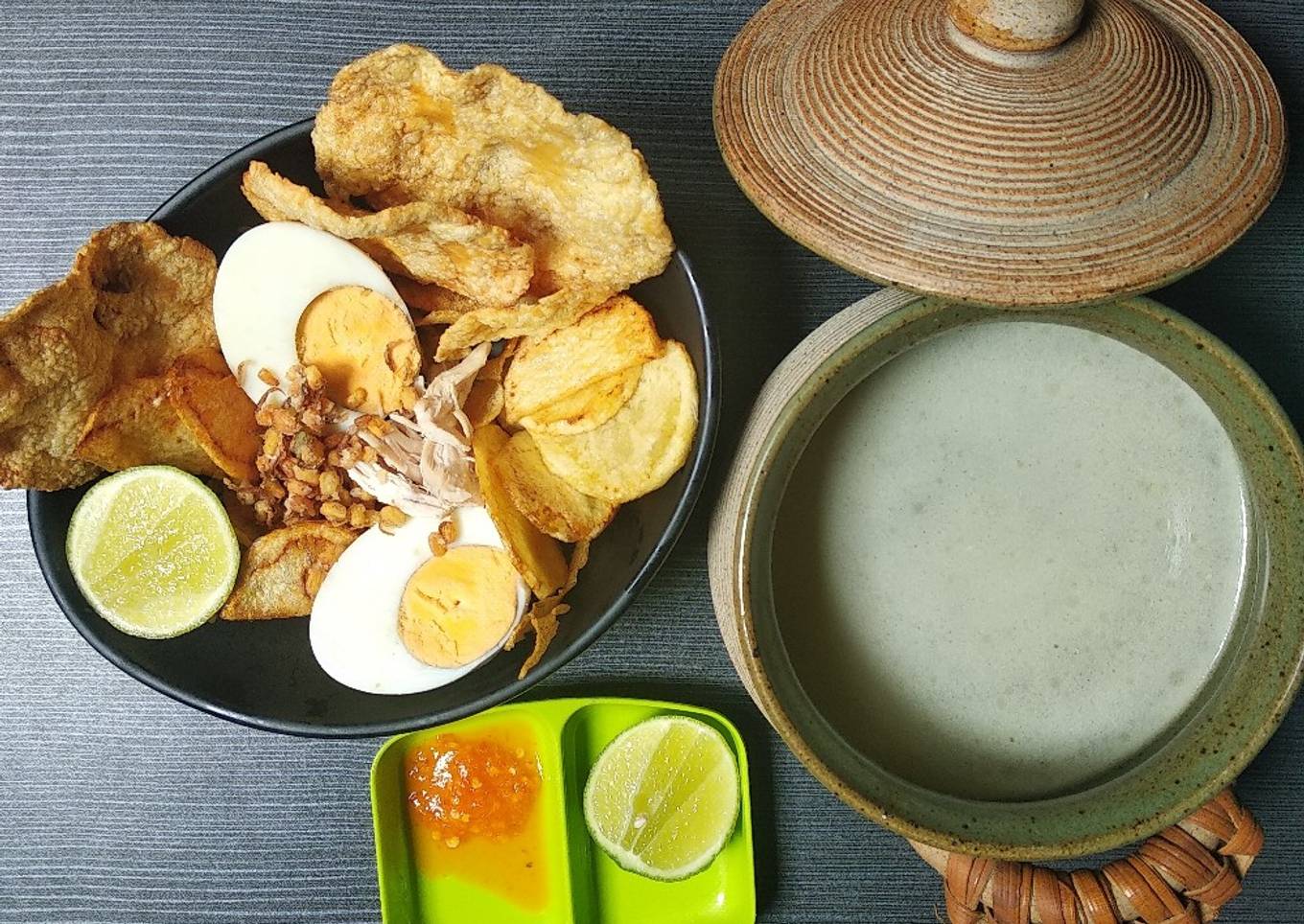 Soto Ayam Isi Kecambah dan Kentang Goreng