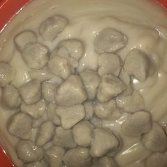 A picture of Jigba Kosu (lumpy pap).