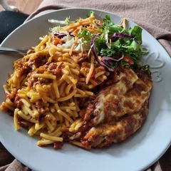 A picture of Macaroni bolegnese.