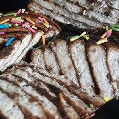 A picture of Marie biscuit cake.