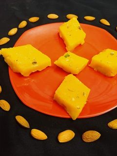 रवा बादाम बर्फी (Rava Badam Barfi recipe in Hindi) रेसिपी मुख्य फोटो