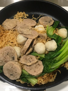 貢丸炒泡麵 的食譜成品照片