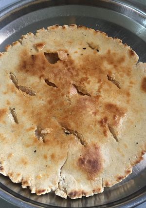 બિસ્કીટ ભાખરી (Biscuit Bhakhri Recipe In Gujarati) રેસીપી મુખ્ય ફોટો