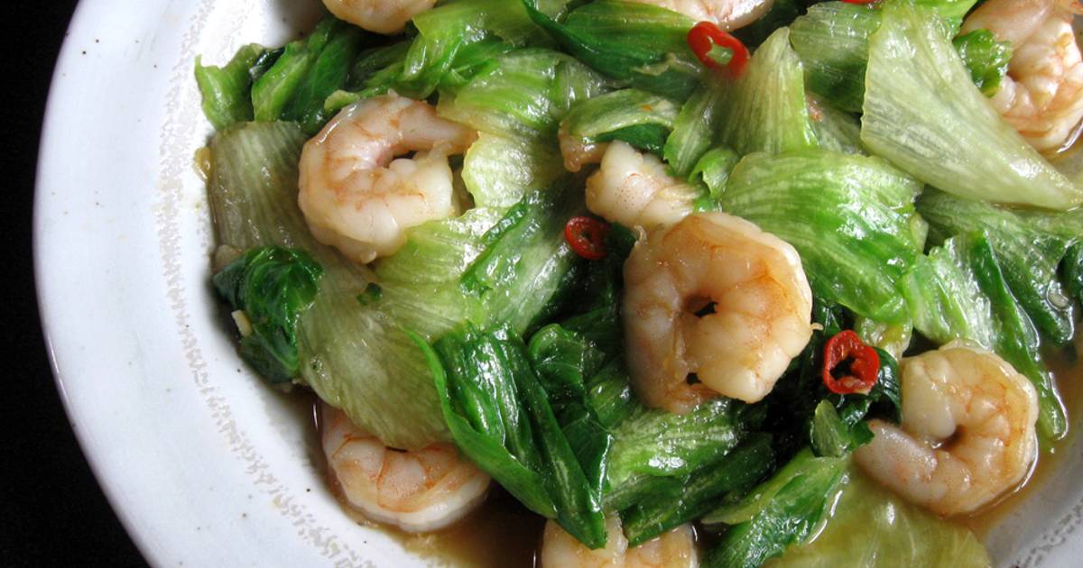 Stir Fried Iceberg Lettuce Prawns With Garlic Chilli Recipe By Hiroko Liston Cookpad