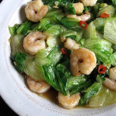A picture of Stir-fried Iceberg Lettuce & Prawns with Garlic & Chilli.