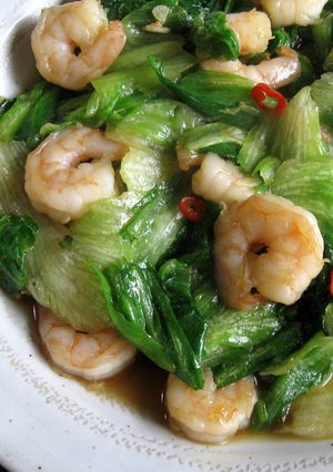A picture of Stir-fried Iceberg Lettuce & Prawns with Garlic & Chilli.