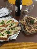Spaghetti con carne molida y champiñones al ajillo
