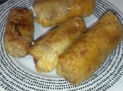 Una foto de rollitos de primavera con repollo