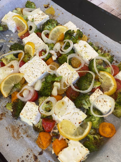 Una foto de Brócoli al horno con queso feta y limón