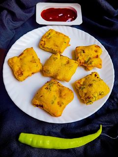 બ્રેડ પકોડા (Bread pakoda Recipe in Gujarati) રેસીપી મુખ્ય ફોટો