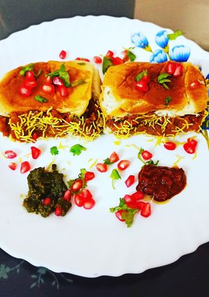 A picture of Dabeli.