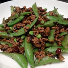 Sugar Snaps Stir Fried with Mince and Fermented Black Beans A picture of Sugar Snaps Stir Fried with Mince and Fermented Black Beans.
