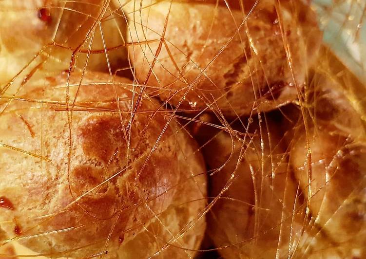 Croquembouche con crema chantilly al Brandy