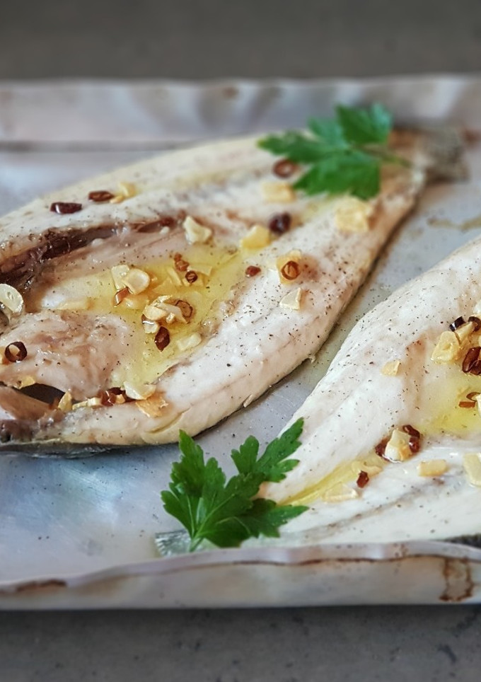 Una foto de Lubina al horno al limón
