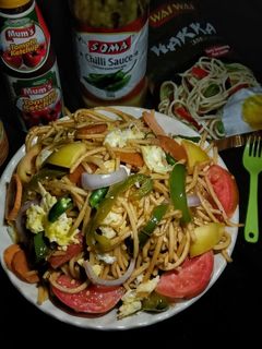 ক্যাপ্সিকাম হাক্কা নুডুলস (capsicum hakka noodles recipe in Bengali) রেসিপির প্রধান ছবি