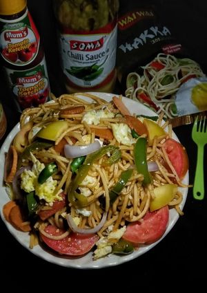 ক্যাপ্সিকাম হাক্কা নুডুলস (capsicum hakka noodles recipe in Bengali) রেসিপির প্রধান ছবি