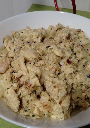Una foto de Revuelto de bacalao, langostinos y patatas Thermomix y airfryer