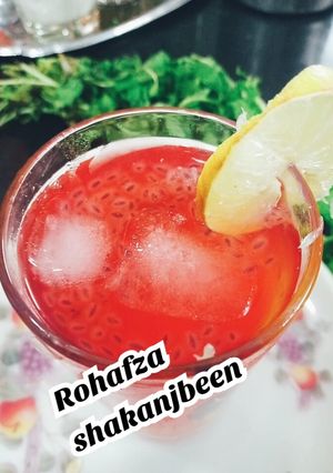 A picture of Rooh Afza shikanjabeen.