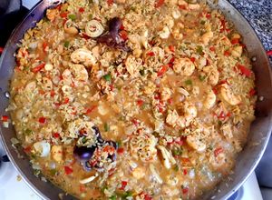 Una foto de Paella de mariscos a mi manera 🇺🇾