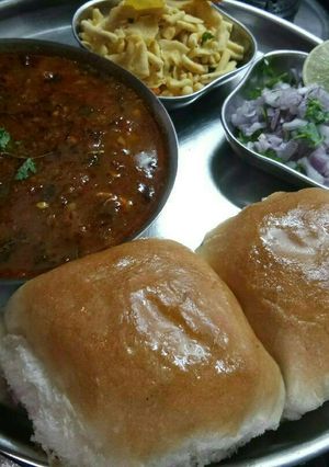 A picture of Misal pav.