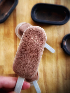 Una foto de Polo cremoso de chocolate (en moldes Lékué)