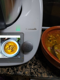 Una foto de Patatas guisadas con champiñones TM6 #weekendreto