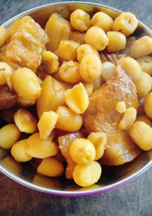 Hình của món Thịt ba chỉ kho hạt sen.