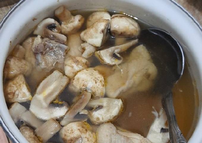 Sup ayam kampung dengan jamur kancing