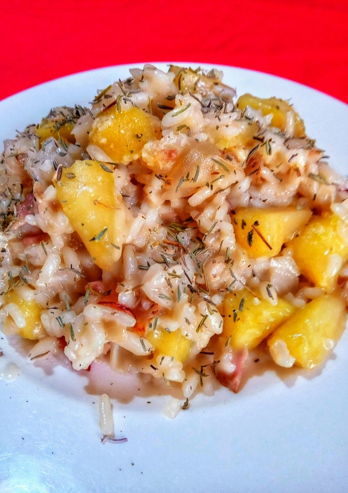 Una foto de Risotto de manzanas y bacon