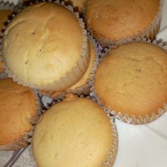 A picture of Vanilla cup cake.