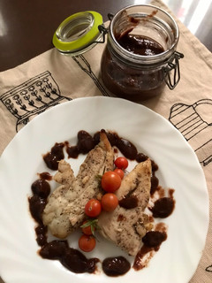 Una foto de Solomillos de pollo en la freidora de aire con salsa tamarindo