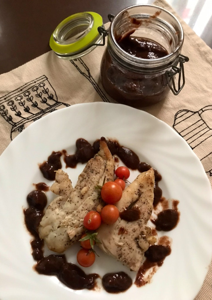 Una foto de Solomillos de pollo en la freidora de aire con salsa tamarindo